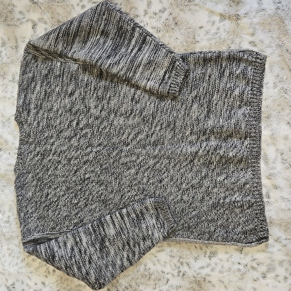 Vintage Embroidered Winter Sweater - Picture 2 of 10